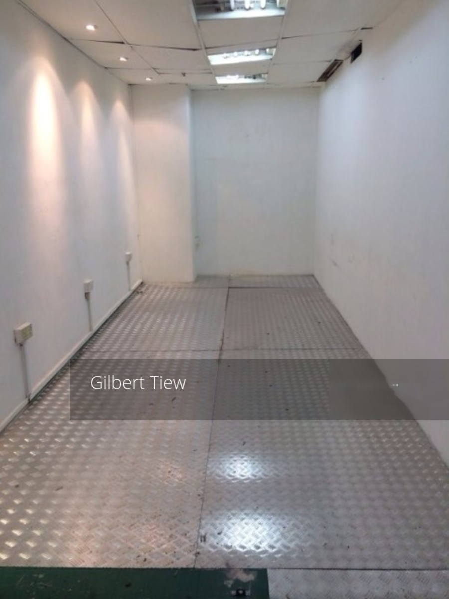 Lucky Plaza (D9), Retail #132475232